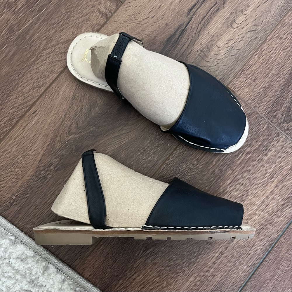 Modern Rush black sling back sandals, size 9